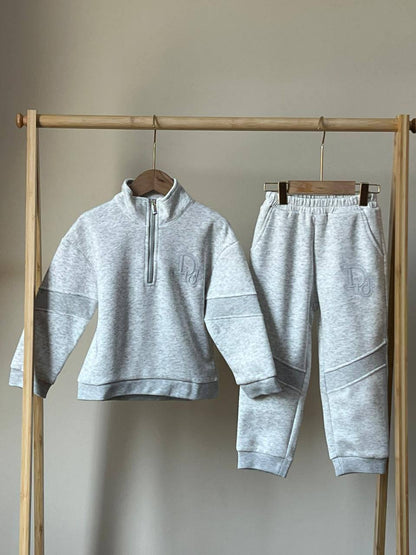 New collection{}
Brand : Dior 🔥
Super master quality 😍
Size:2/ 12years old
290 dhs🪙🌨️

Zain261
♥️♥️♥️