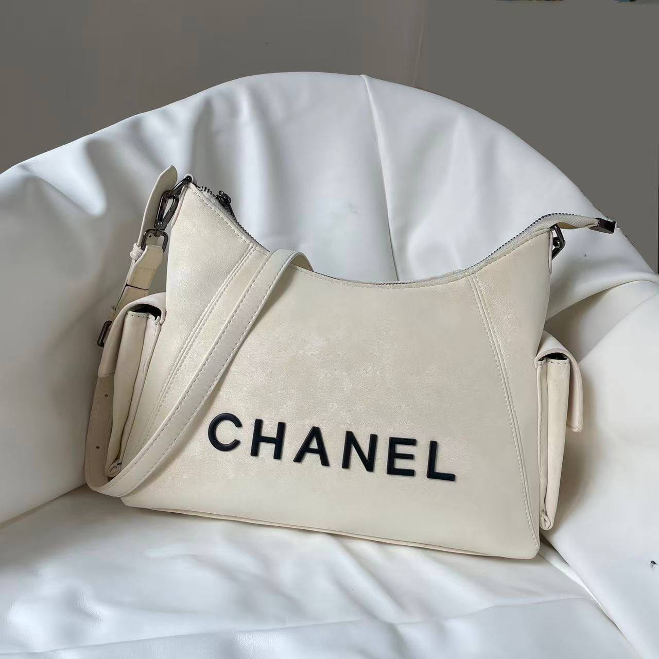 Chanel
95 dhs❣️

Zain177
♥️♥️♥️