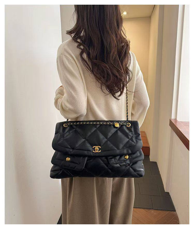 Chanel
110 dhs❣️
SIZE：40cm
Good-quality 

Zain35
♥️♥️♥️