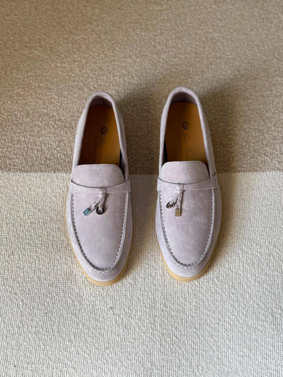 Loro Piana
Size 36 to 41
450 dhs✅

Zain288
♥️♥️♥️