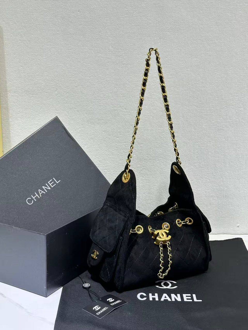Chanel
Good Quality 
With Box
🎁🎁🎁

115 dhs💓

Zain250
♥️♥️♥️