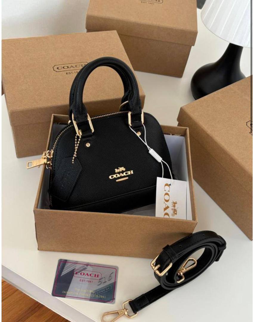Coach
105 dhs❣️
SIZE：20cm
High-quality 

with box
🎁🎁🎁

Zain35
♥️♥️♥️