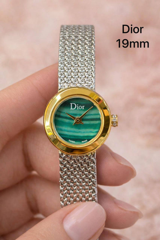 Dior mini size watch for ladies good quality 
170 dhs🌺
 (size 19mm)

Zain59
♥️♥️♥️