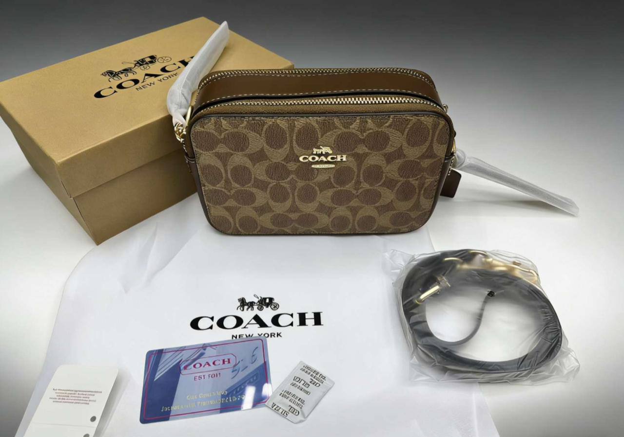Coach

90 dhs💓

with box
🎁🎁🎁

Size:20*7*13

Zain07
♥️♥️♥️