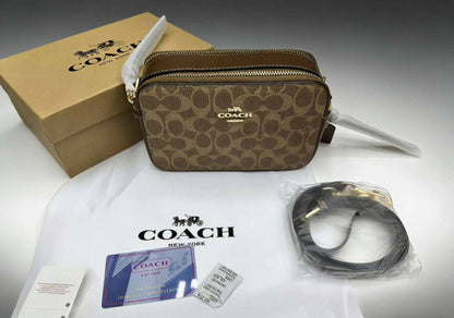 Coach

90 dhs💓

with box
🎁🎁🎁

Size:20*7*13

Zain07
♥️♥️♥️