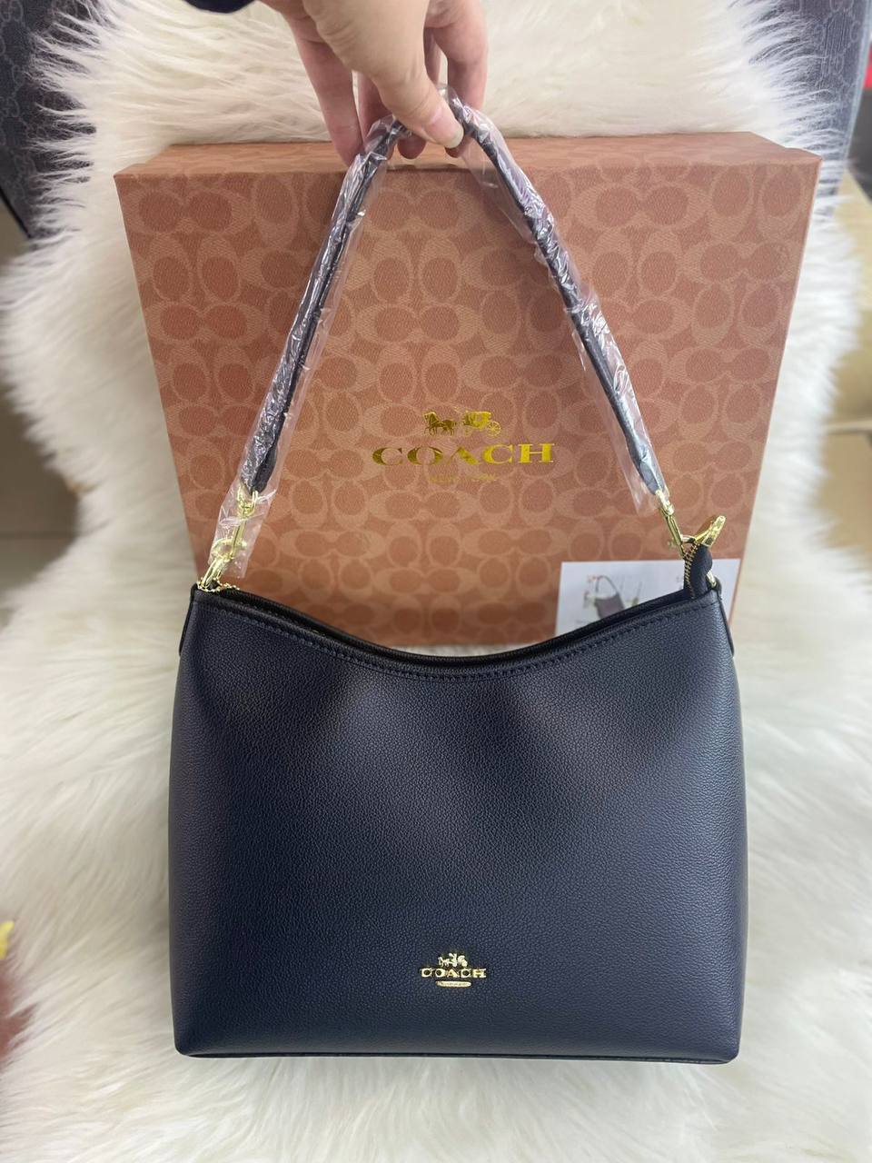 Coach
30cm

with box
🎁🎁🎁

110 dhs✅

Zain118
♥️♥️♥️