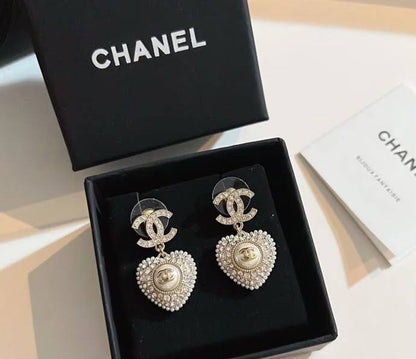 CHANEL 
Necklace 😍
Earring 🐦‍🔥
Bracelet 🦋
Master quality 💯
With normal boxes 🗃️ 
130 dhs🇦🇪🇦🇪

With master box 📦 
160 dhs🇦🇪🇦🇪

Zain216
♥️♥️♥️