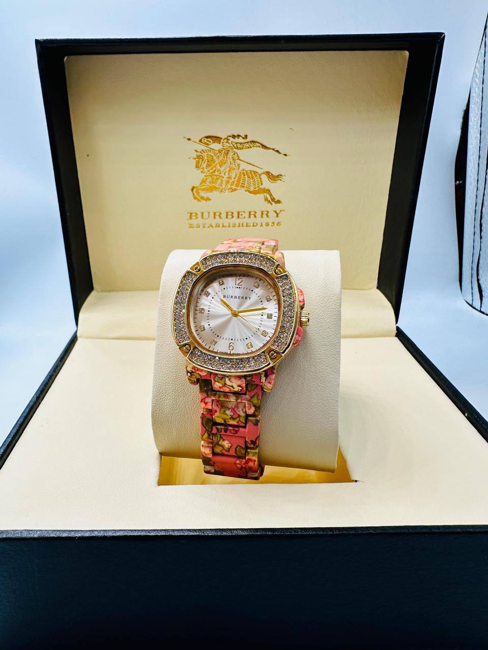 BURBERRY Ladies 
55 dhs🪙🌨️

Zain08
♥️♥️♥️