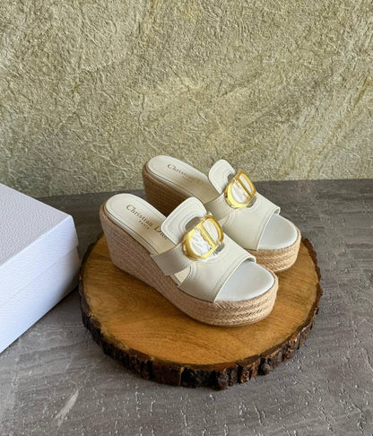 DIOR 
SuperMaster Quality 💯
500 dhs🇦🇪🇦🇪
Size: 36-41💥

Zain171
♥️♥️♥️