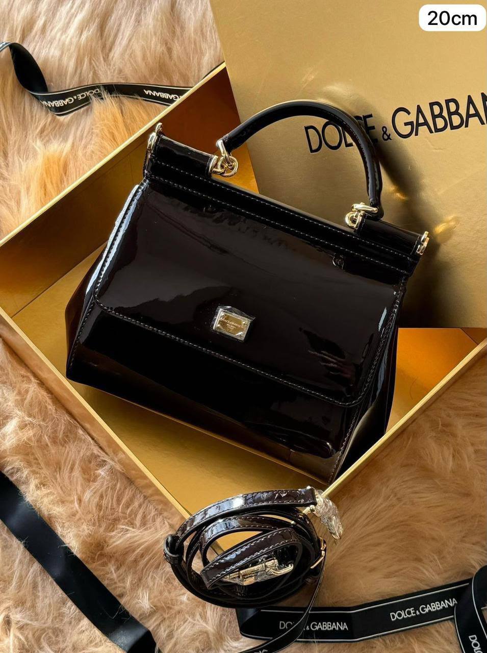 ❤️ CK / Chanel / D&G

1️⃣ First quality

Size : 28 ~ 20 * 15 cm
95 dhs🇦🇪🇦🇪

Zain115
♥️♥️♥️