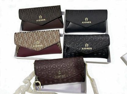 Aigner

85 dhs🌺

with box
🎁🎁🎁

size 20cm

Zain35
♥️♥️♥️