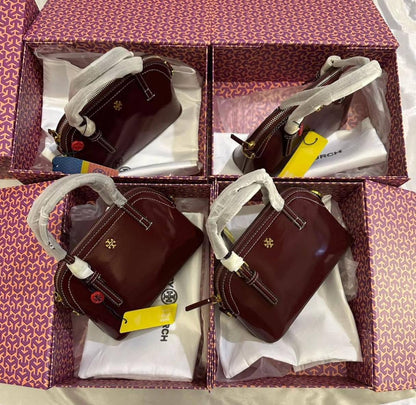 Tory Burch

90 dhs✅

with box
🎁🎁🎁

Zain07
♥️♥️♥️