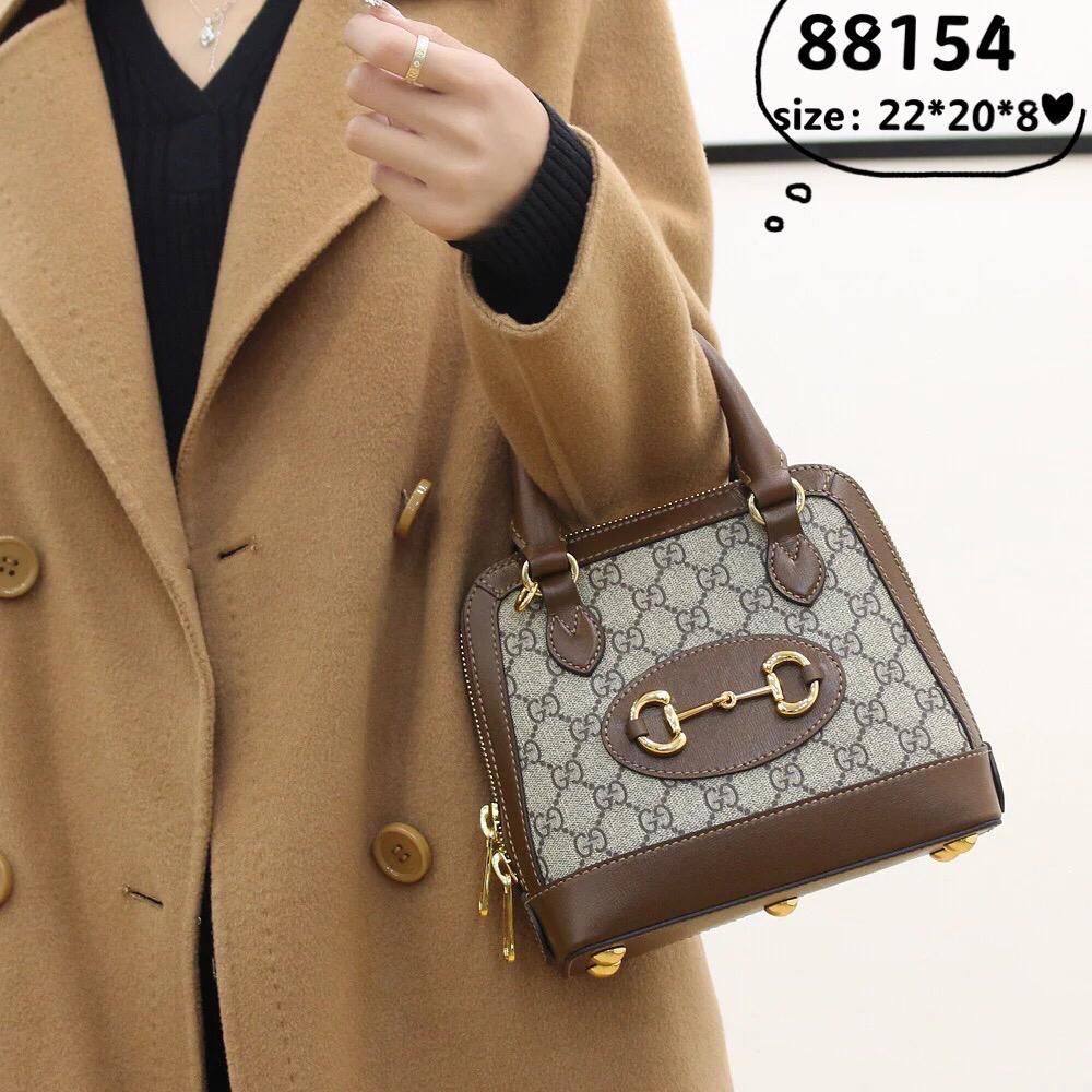Gucci
80 dhs❤️

With box
🎁🎁🎁

Zain219
♥️♥️♥️