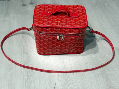 Goyard Muse Vanity Case
20*14*15cm
High quality 
110 dhs✅

Zain43
♥️♥️♥️