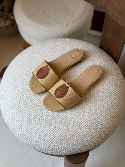 𝐃𝐈𝐎𝐑

𝐕𝐈𝐏 𝐐𝐔𝐀𝐋𝐈𝐓𝐘

𝐒𝐈𝐙𝐄 {35 𝐭𝐨 42} 
430 dhs🇦🇪🇦🇪

Zain81
♥️♥️♥️