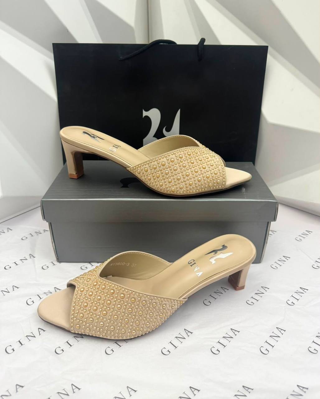 Gina 
Master quality 
Size 36-41  
230 dhs🇦🇪🇦🇪

Zain88
♥️♥️♥️