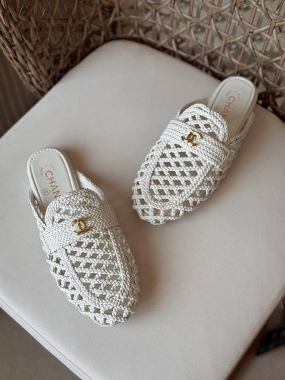 CHANEL 🤍
🤩Available new 😍😍
Size: 36 to 41
Super master quality
450 dhs✅

Zain198
♥️♥️♥️