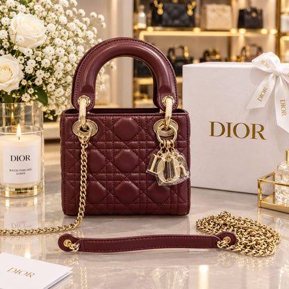 Dior Bag 

17Cm 
With Box
280 dhs🇦🇪🇦🇪

Zain131
♥️♥️♥️