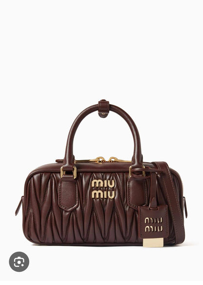 Miu Miu
good quality 
100 dhs❣️

Zain200
♥️♥️♥️