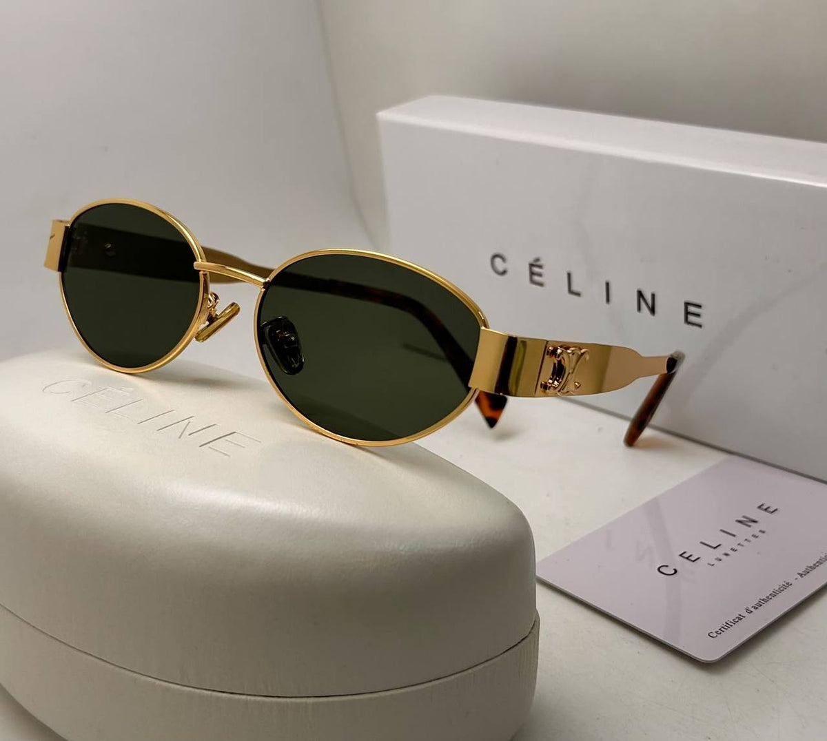 Ladies sunglasses 
Celine

70 dhs🇦🇪🇦🇪

Zain126
♥️♥️♥️