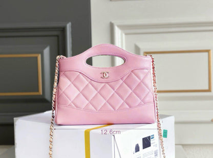 CHANEL 
NEW CAME GOOD QUALITY 
WITH BOX 
85 dhs💓
👌👌👌👌👌👌👌👌👌

Zain39
♥️♥️♥️