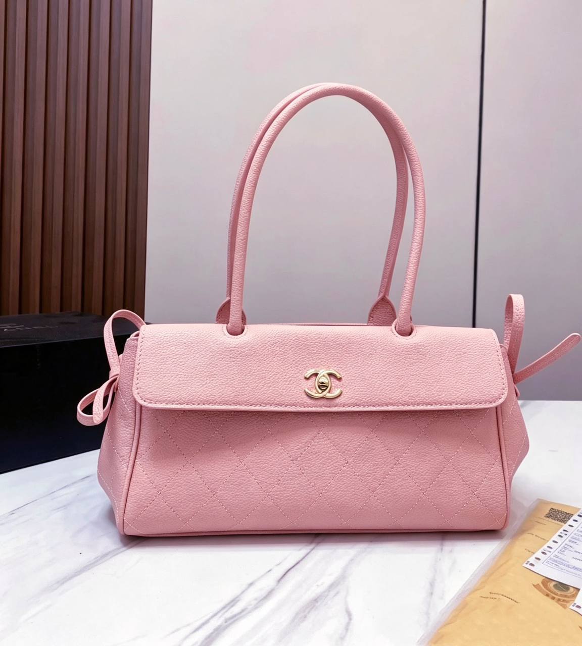 CHANEL 

NEW CAME 
MEDUIM SIZE 

GOOD QUALITY 
120 dhs🇦🇪🇦🇪

Zain39
♥️♥️♥️