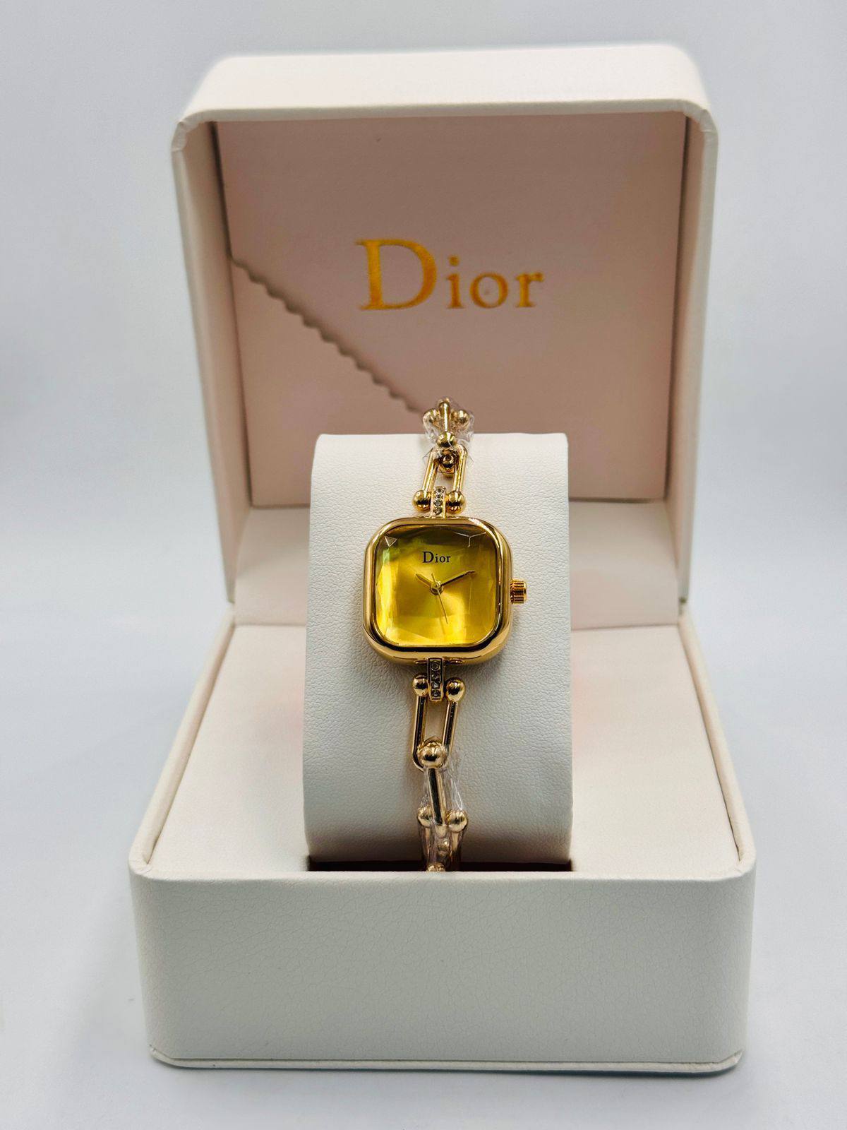Dior LADIES
*New Arrival*🔥
55 dhs🪙🌨️

Zain08
♥️♥️♥️