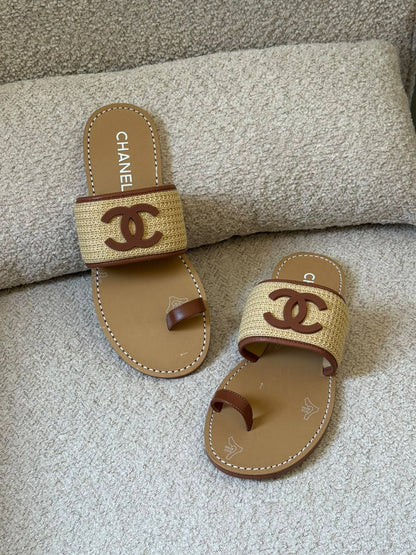 𝐀𝐯𝐚𝐢𝐥𝐚𝐛𝐥𝐞 𝐍𝐨𝐰

Chanel

𝐒𝐢𝐳𝐞𝐬: 𝟑𝟔 — 𝟒𝟏
500 dhs🇦🇪🇦🇪🇦🇪

Zain298
♥️♥️♥️