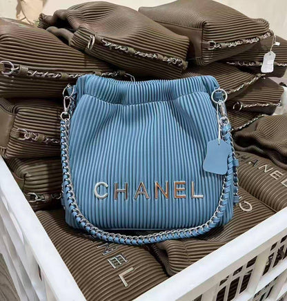 Chanel 
good quality 
95 dhs❣️

Zain278
♥️♥️♥️