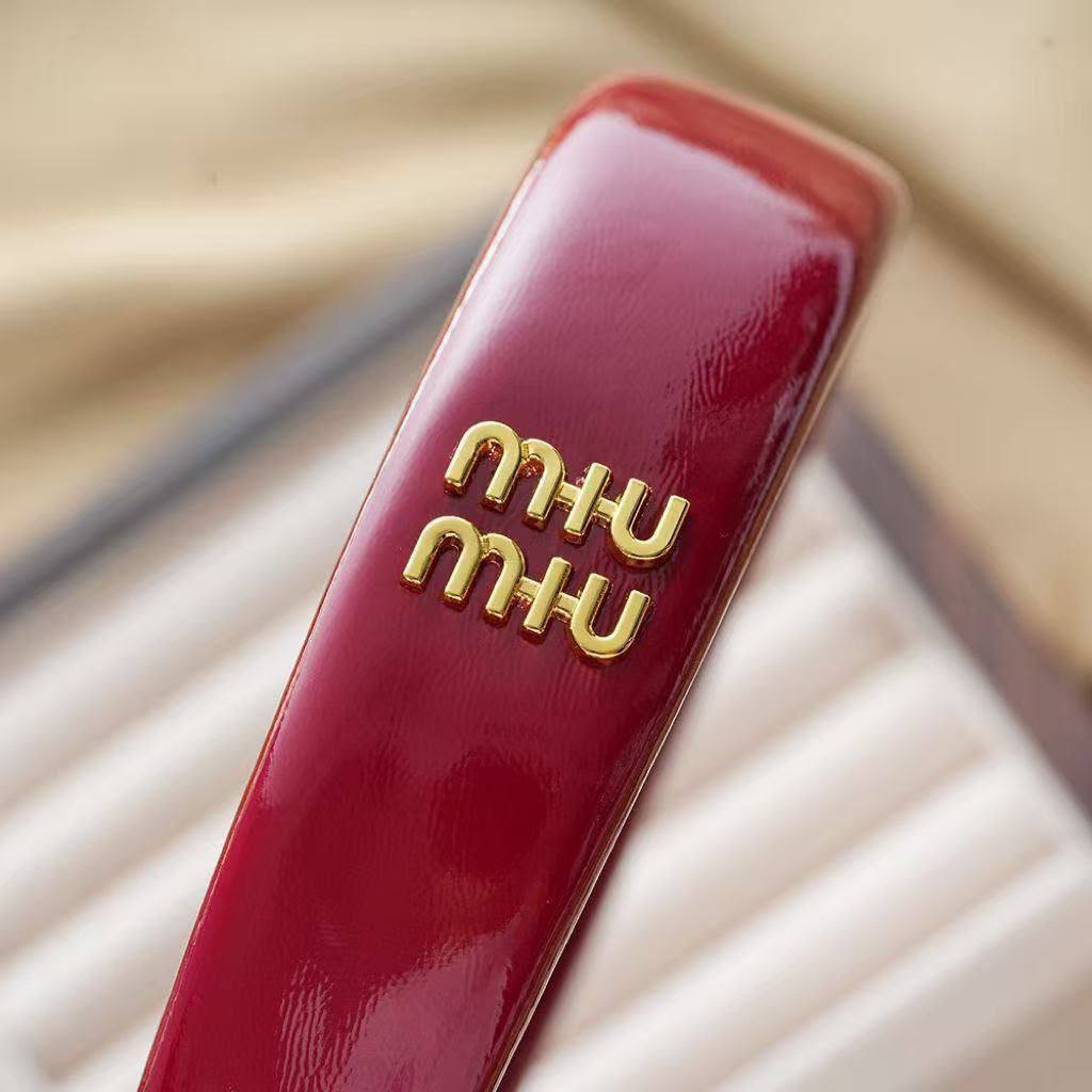 MIU MIU
HAIR BAND
190 dhs🇦🇪🇦🇪

Zain328
♥️♥️♥️