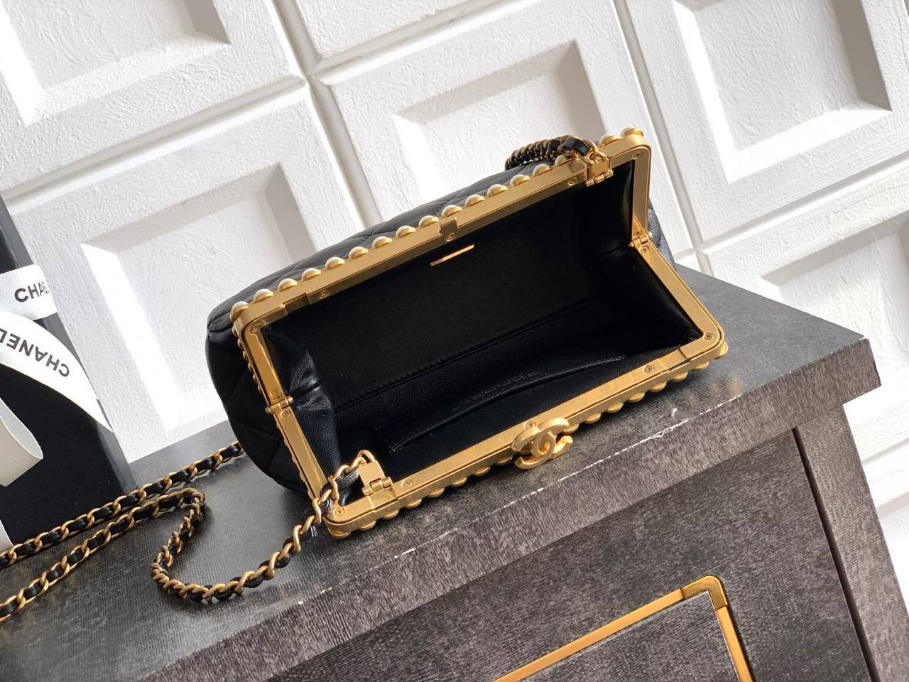 CHANEL 

COPY ONE 

NEW RESTOCK 

WITH BOX 

110dhs🇦🇪
Zain17
♥️♥️♥️