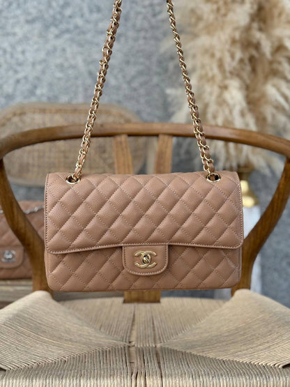 CHANEL
25cm
370 dhs✅
Top quality 
With box🎁

Zain167
♥️♥️♥️