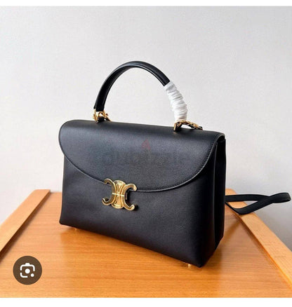 Tory burch

good quality 

115 dhs🇦🇪🇦🇪

Zain200
♥️♥️♥️