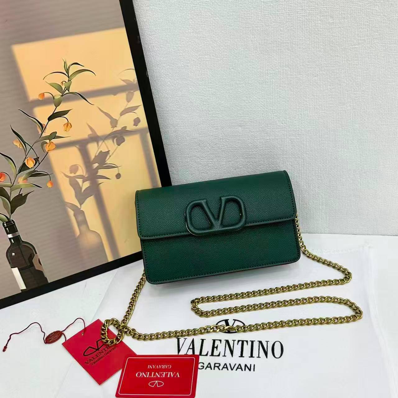 VALENTINO 

NEW CANE 
GOOD QUALITY 

SMALL SIZE 
WITH BOX 

110 dhs🇦🇪🇦🇪
Zain295
♥️♥️♥️