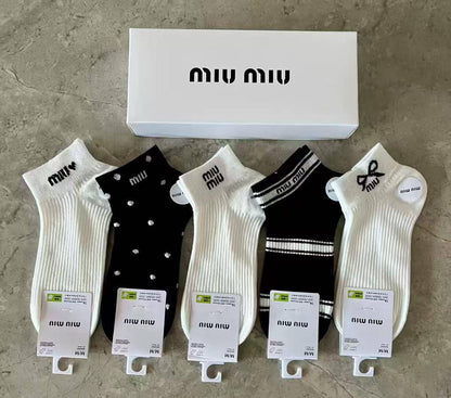 Socks 🧦 ❤️‍🔥*
5 piece 🤯
With boxes 🗃️ 
good quality 💯
45 dhs🪙💚

Zain216
♥️♥️♥️
