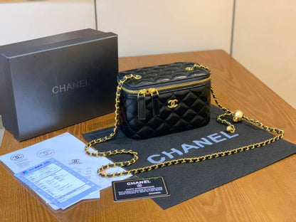 Chanel
good quality
withbox 
🎁🎁🎁

100 dhs🪙🖤

Zain143
♥️♥️♥️