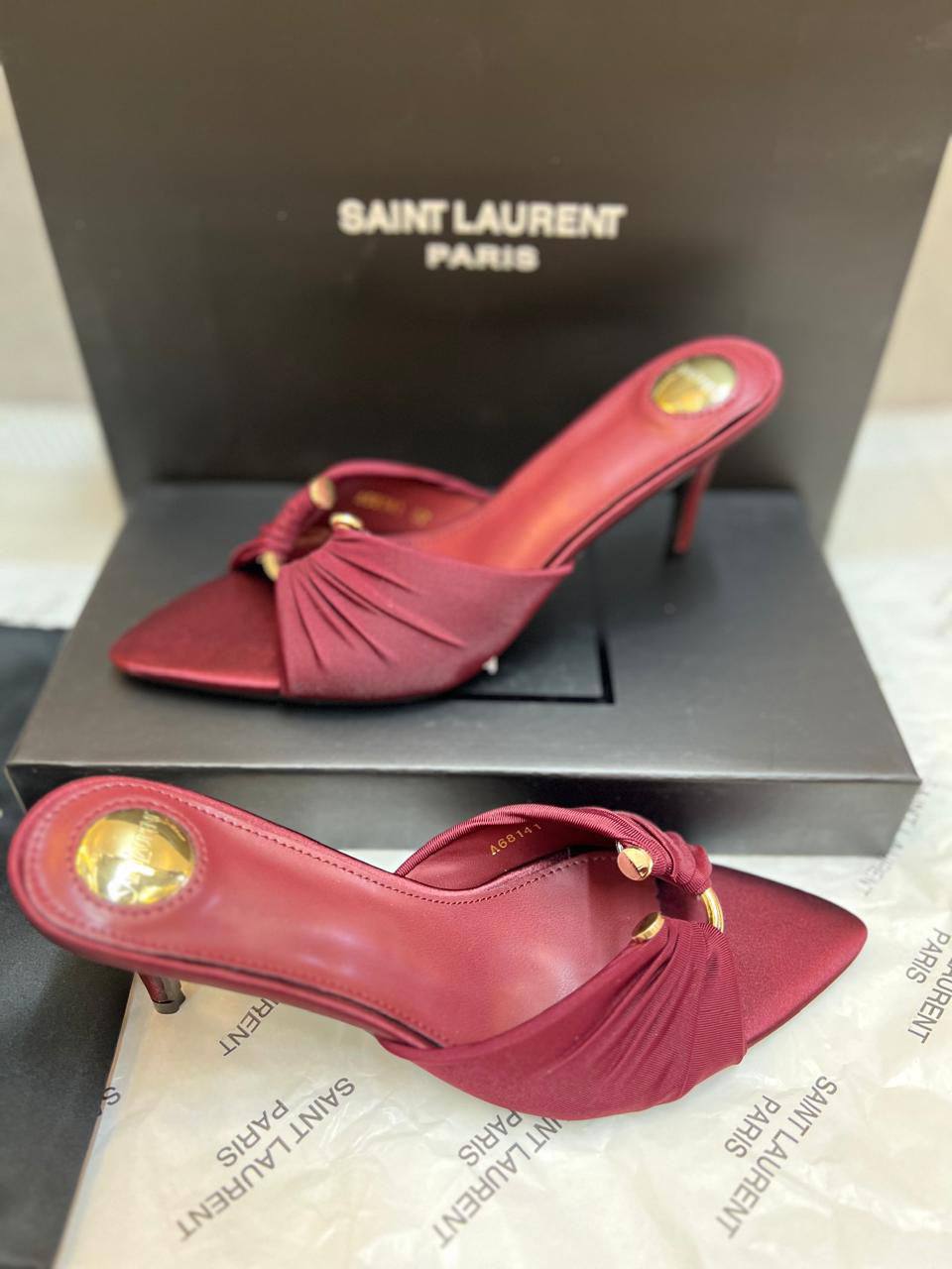 YSL 
OFFER PRICES
150 dhs🪙🌨️
SIZE 36-41

Zain88
♥️♥️♥️