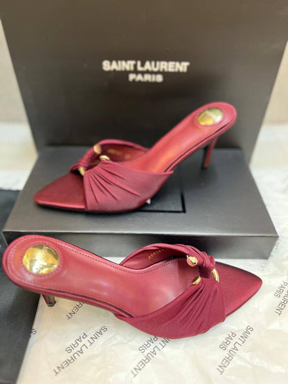 YSL 
OFFER PRICES
150 dhs🪙🌨️
SIZE 36-41

Zain88
♥️♥️♥️