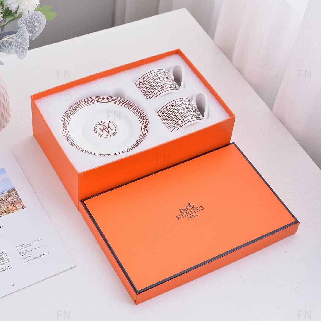 Branded mugs set

130 dhs 
set 4 pc 

with box🎁🎁🎁

Zain205
♥️♥️♥️