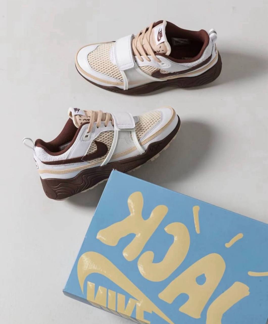 Nike Zoom Field Jaxx Travis Scott ‘Light Chocolate’ 🤎🌵
40-45 AVAILABLE 
210 dhs🪙💕

Zain242
♥️♥️♥️
