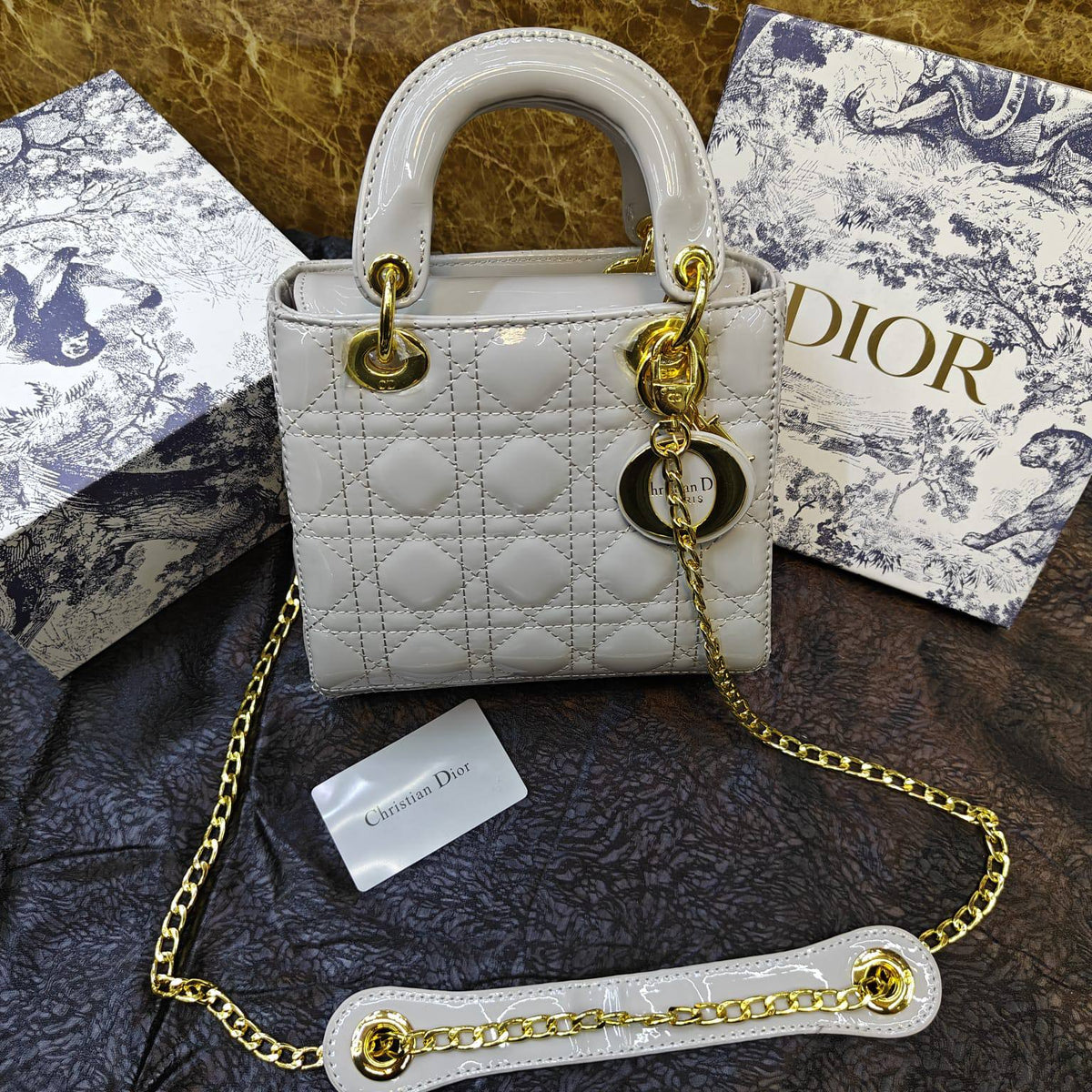 Dior 

Withbox

115 dhs🇦🇪🇦🇪

Zain325
♥️♥️♥️