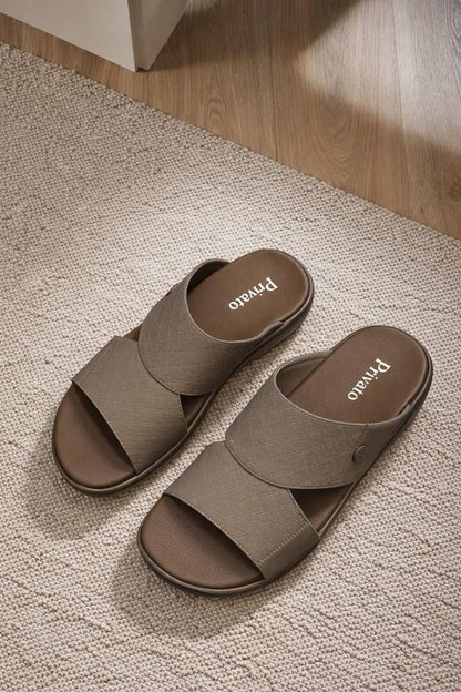 slippers for men good quality  with box and paper bag size available (40to46) 6to12) 
180 dhs❣️

Zain59
♥️♥️♥️