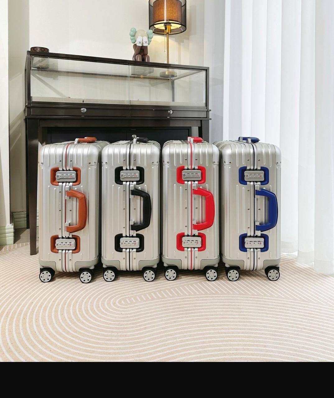RIMOWA 💕💕✨
Super master quality 🔥🔥
Available ✨💕💕
For Price 👇 WTSP Text Zain 0568585901

Zain252
♥️♥️♥️