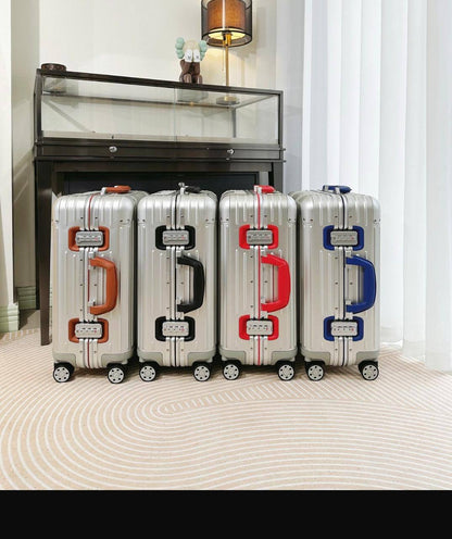 RIMOWA 💕💕✨
Super master quality 🔥🔥
Available ✨💕💕
For Price 👇 WTSP Text Zain 0568585901

Zain252
♥️♥️♥️