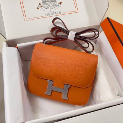 Hermes 
105 dhs🇦🇪🇦🇪
with box
size 19×5×15cm

Zain42
♥️♥️♥️