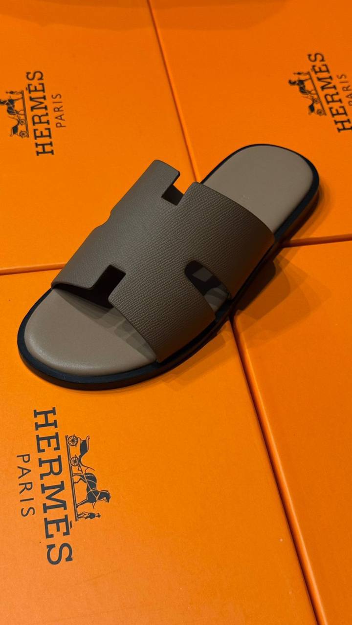 Hermes
size 40 TO 45 
110 dhs🇦🇪

Zain183
♥️♥️♥️