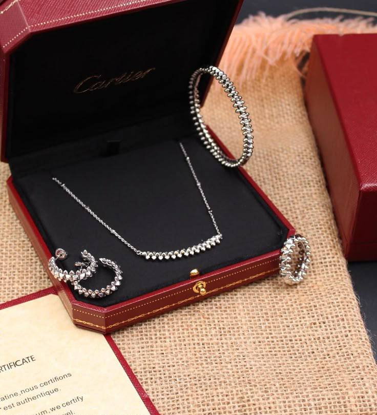 CARTIER FULL SET❤️‍🔥*
Necklace 💥
Earring 🦋
Bangle ✨
Ring 💍 available size👇
6,7,8,9,10
Master quality 💯
With normal boxes 🗃️ 
180 dhs💓
With master box 📦 
230 dhs💓

Zain216
♥️♥️♥️