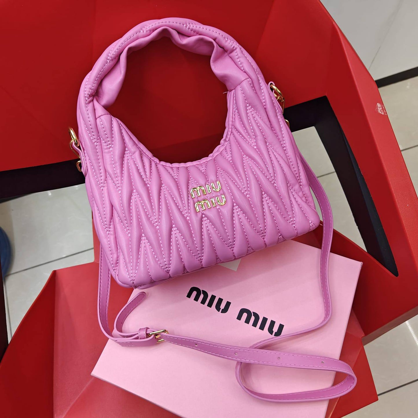 miu miu 
85 dhs🪙🌨️

with box
🎁🎁🎁

Zain235
♥️♥️♥️