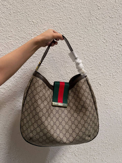 Goyard
 size:40×30cm  
130 dhs❤️

Zain114
♥️♥️♥️