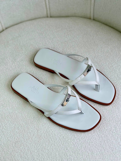 Hermes
Super *AAA* *+* Quality 💯 
With original packing🎁🎁
SIZE:36and41
Available now
450 dhs✅

Zain308
♥️♥️♥️